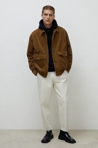 Какие брюки чинос носить с черными туфлями дерби