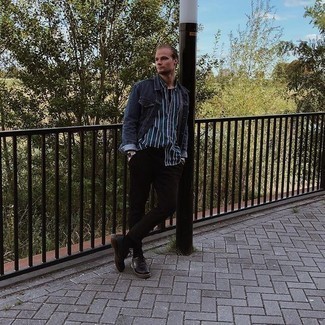 Какие джинсовые куртки носить с черными туфлями дерби