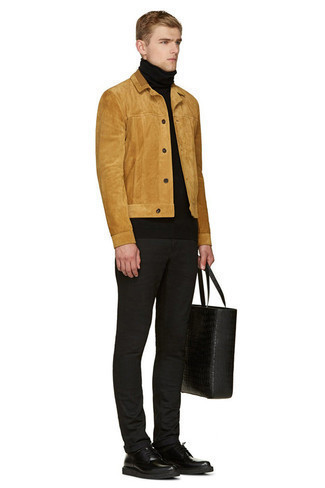 Какие водолазки носить с черными туфлями дерби