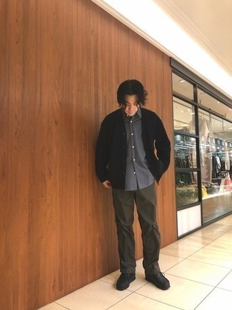 Какие кардиганы носить с черными ботинками дезертами