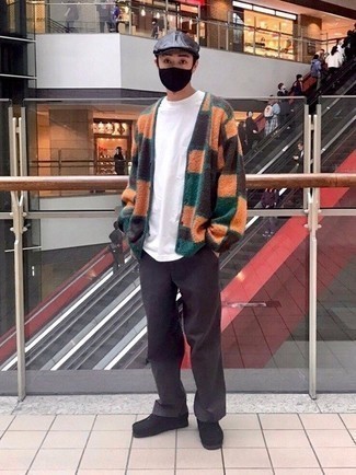 Какие кардиганы носить с черными ботинками дезертами