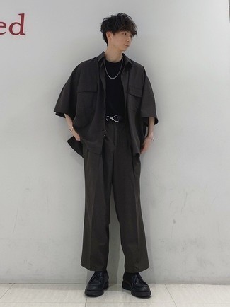 Какие брюки чинос носить с черными ботинками дезертами