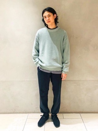 Какие свитера с круглым вырезом носить с черными ботинками дезертами