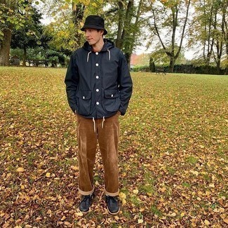 Какие ветровки носить с черными ботинками дезертами