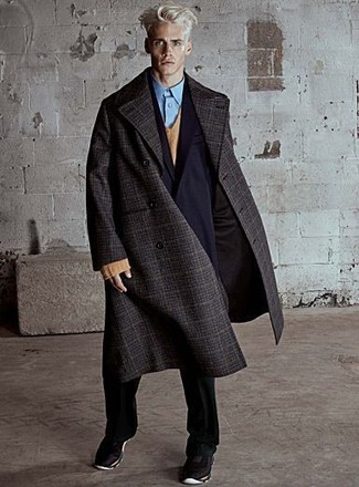 Какие кроссовки носить с черным двубортным пиджаком мужчине