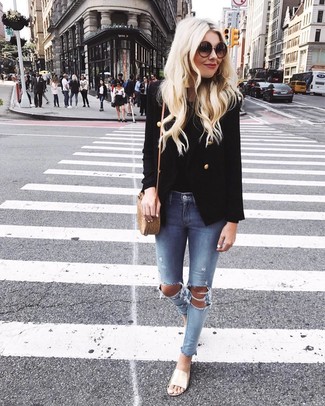 Какие майки носить с черным двубортным пиджаком женщине