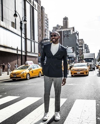 Какие водолазки носить с черным двубортным пиджаком мужчине