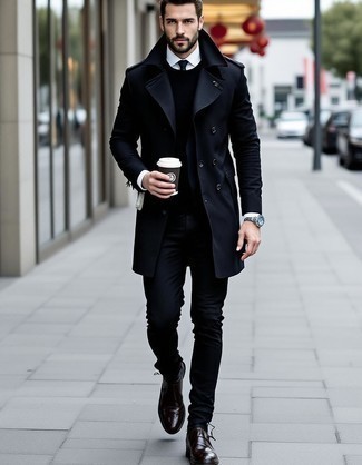 Какие свитера с круглым вырезом носить с черными монками с двумя ремешками