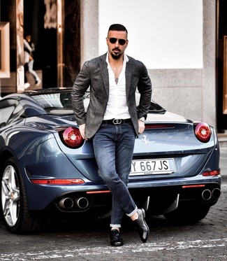 Какие джинсы носить с черными монками с двумя ремешками