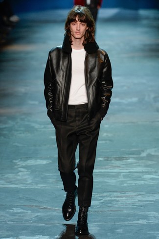 С чем носить черные классические ботинки мужчине