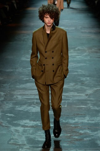 Какие костюмы носить с черными классическими ботинками