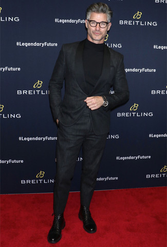 Какие водолазки носить с черными классическими ботинками мужчине