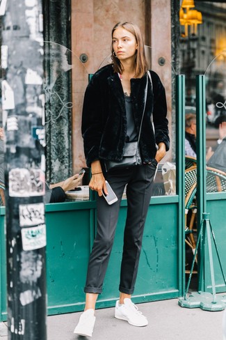 Какие короткие шубы носить с черными классическими брюками