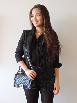 С чем носить черную классическую рубашку женщине