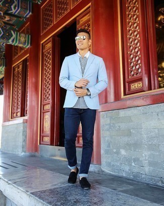 Какие джинсы носить с черными мокасинами мужчине