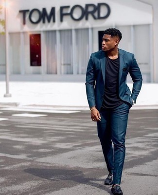 Какие костюмы носить с черными мокасинами