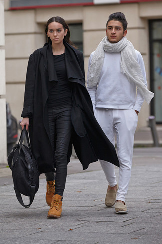 С чем носить черную спортивную сумку женщине