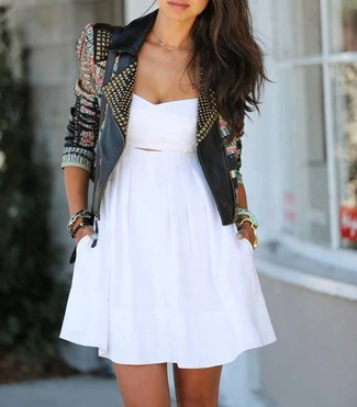 С чем носить черную косуху с украшением женщине