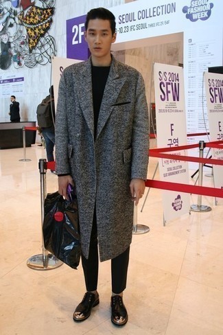 С чем носить черные туфли дерби с украшением