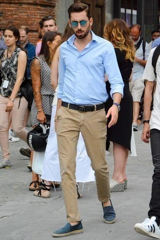 С чем носить черный кожаный ремень с украшением мужчине