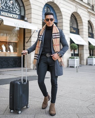 С чем носить черный кожаный ремень с украшением мужчине