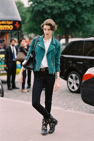 С чем носить черные кожаные ботинки на шнуровке с украшением женщине