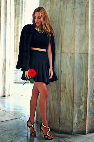 С чем носить черные босоножек с украшением женщине