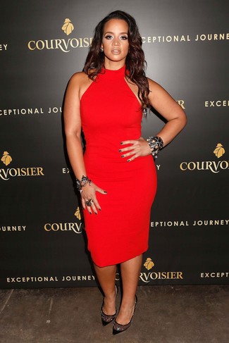 С чем носить черные замшевые туфли с украшением