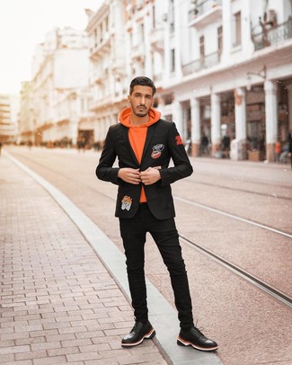 С чем носить черный пиджак с вышивкой мужчине