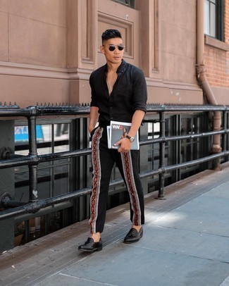 С чем носить черные брюки чинос с вышивкой