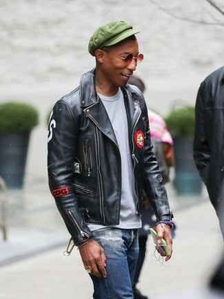 С чем носить черную кожаную косуху с вышивкой мужчине