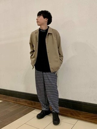 С чем носить черную водолазку с вышивкой мужчине