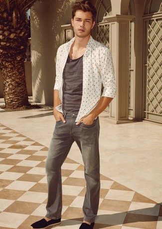 Какие джинсы носить с черными эспадрильями мужчине