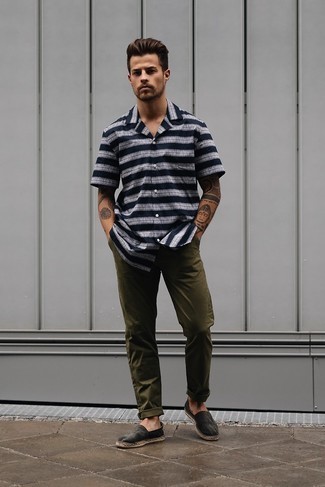 С чем носить черные эспадрильи мужчине