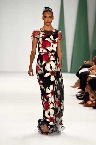 С чем носить черное вечернее платье