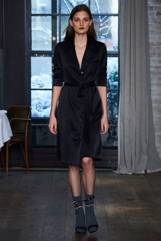 С чем носить черные колготки в крупную сеточку