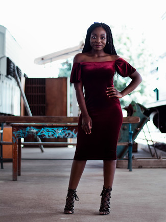 С чем носить черные сандалии на плоской подошве