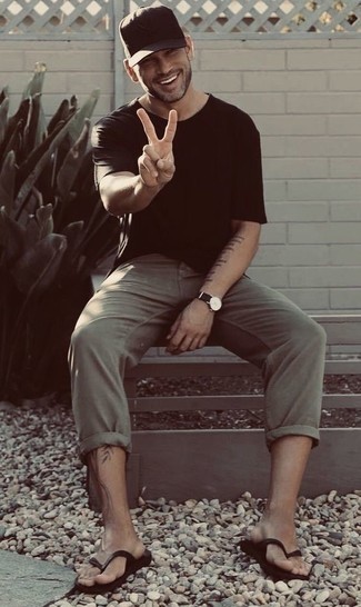 Какие брюки чинос носить с черными сланцами