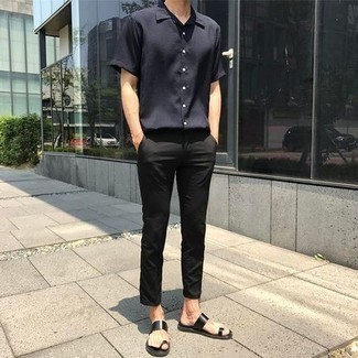 Какие брюки чинос носить с черными сланцами