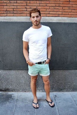 Какие шорты носить с черными сланцами мужчине