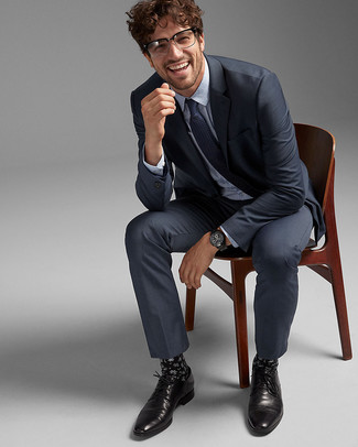 С чем носить черные носки с цветочным принтом мужчине