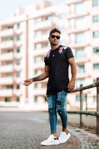 С чем носить черную футболку с цветочным принтом мужчине