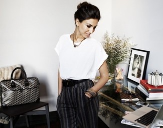 С чем носить черную большую сумку с геометрическим рисунком