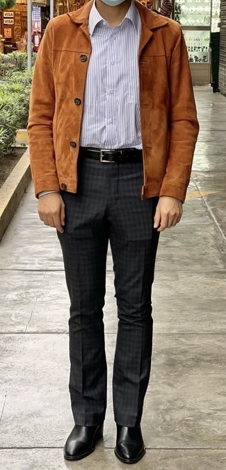 С чем носить черные классические брюки в мелкую клетку мужчине
