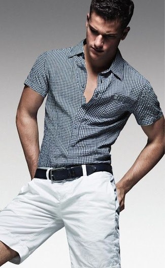 С чем носить черную рубашку с коротким рукавом в мелкую клетку мужчине