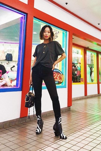 С чем носить черную сумочку