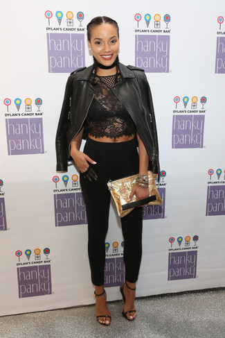 Какие косухи носить с черными босоножками на каблуке