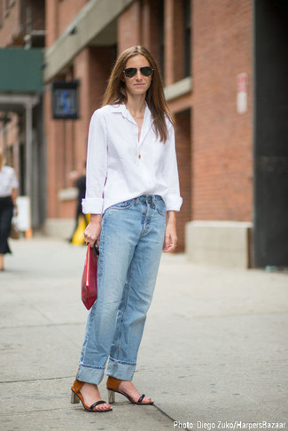 Какие джинсы носить с черными босоножками на каблуке