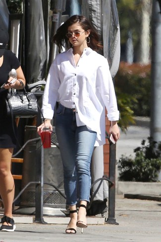 Какие джинсы носить с черными босоножками на каблуке