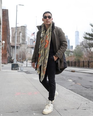 Какие дождевики носить с черной футболкой на пуговицах мужчине